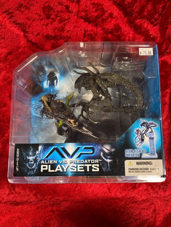 Alien VS. Predator Playset Alien Attacks Predator Action Figure