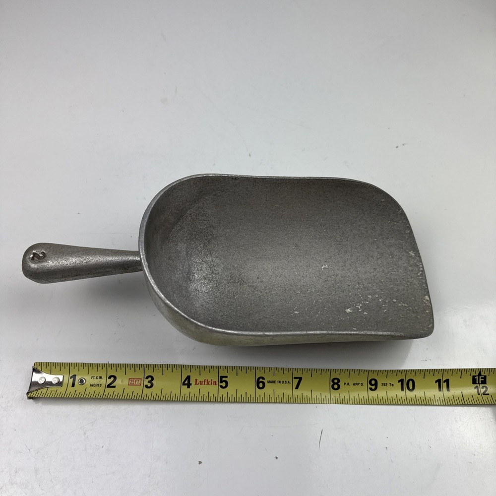 Aluminum scoops