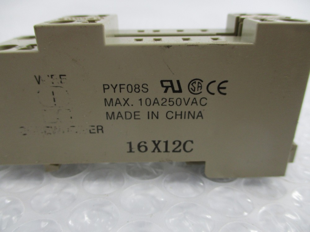 OMRON PYF08S RELAY BASE NSNP