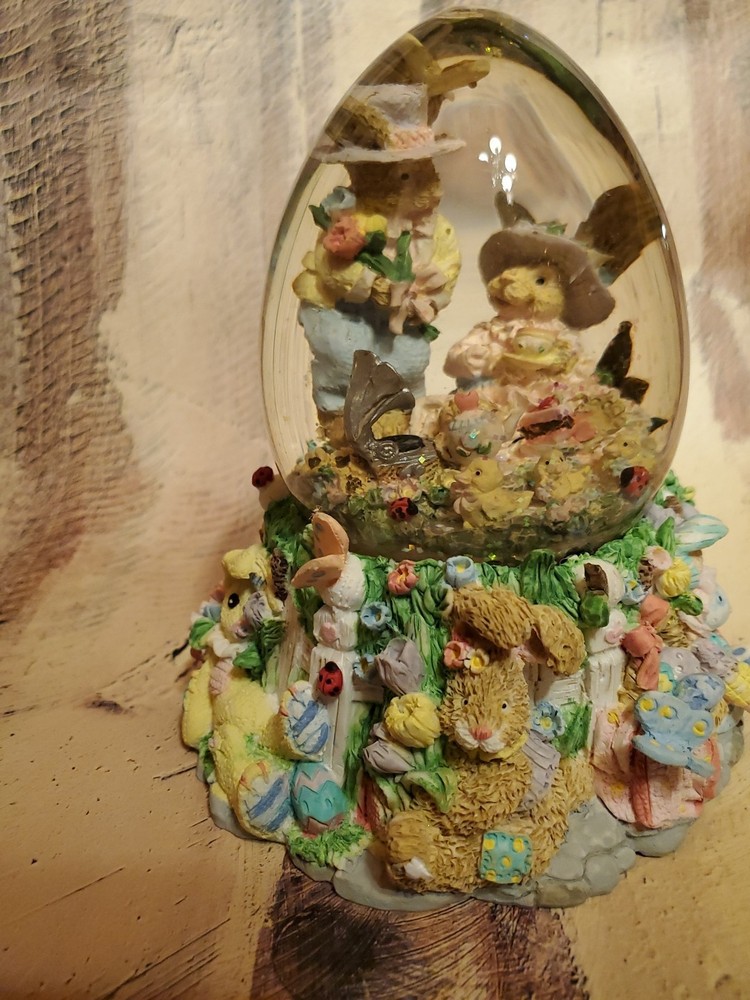 Easter Bunny Egg-shaped Spring Water Globe Music Box "Easter Parade" Excellent