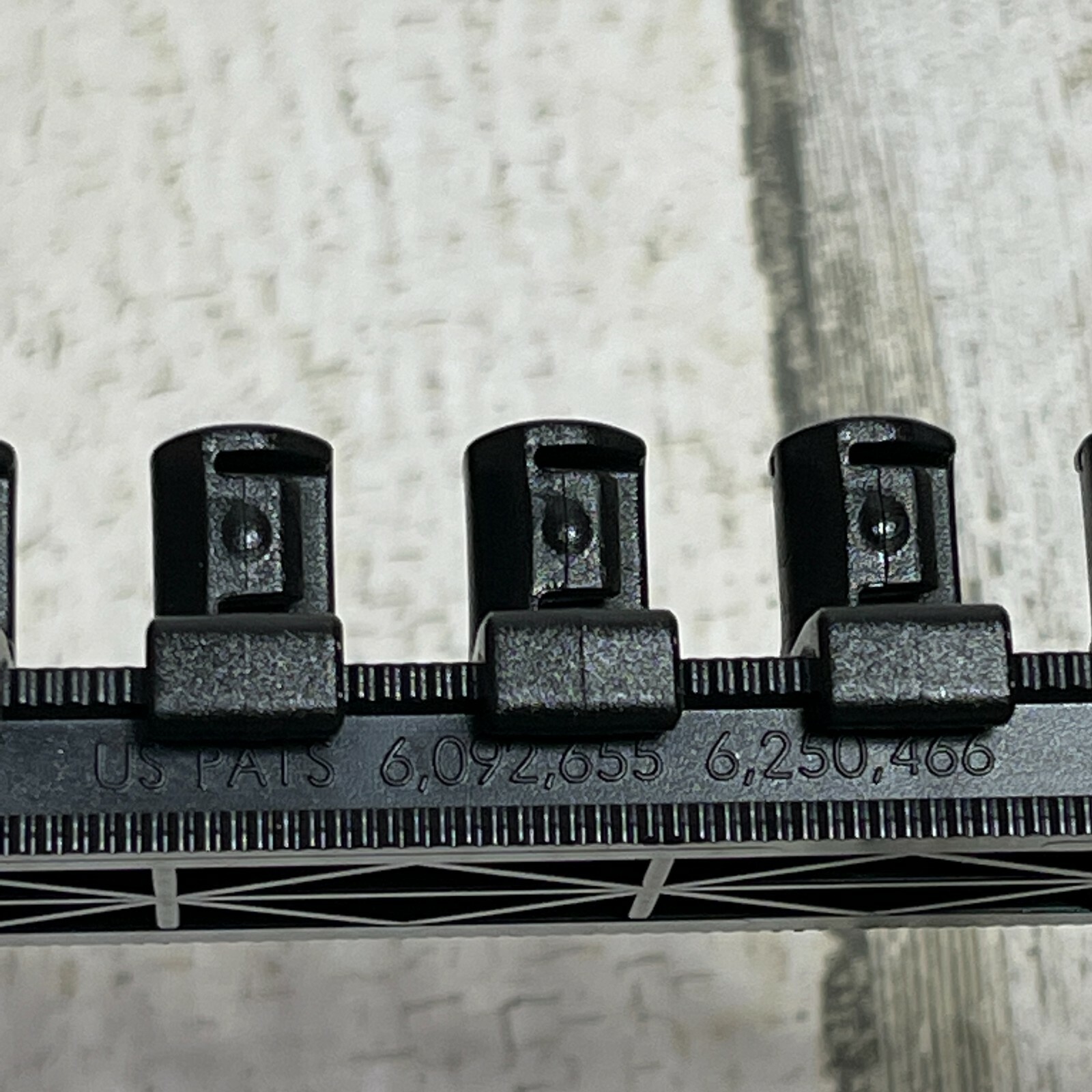 Ernst 3/8" Drive 8" Socket Organizer Rail with 9 Twist Lock Clips - Black