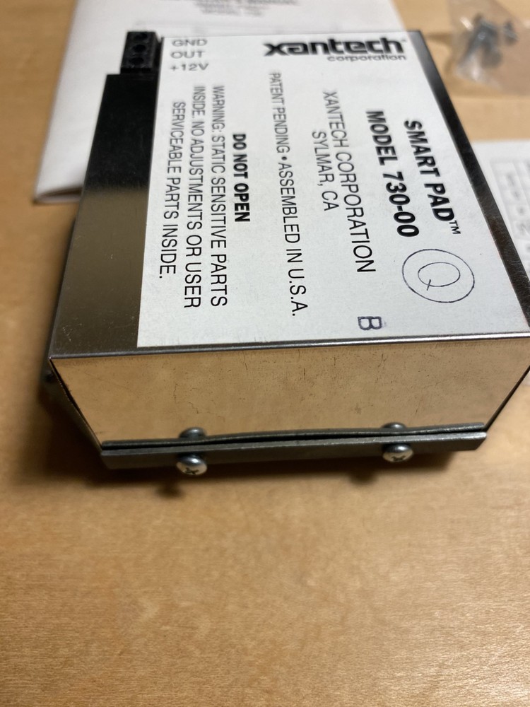 XANTECH SMART PAD MODEL 730-00 WHITE WALL MOUNTED PROGRAMMABLE IR CONTROLLER