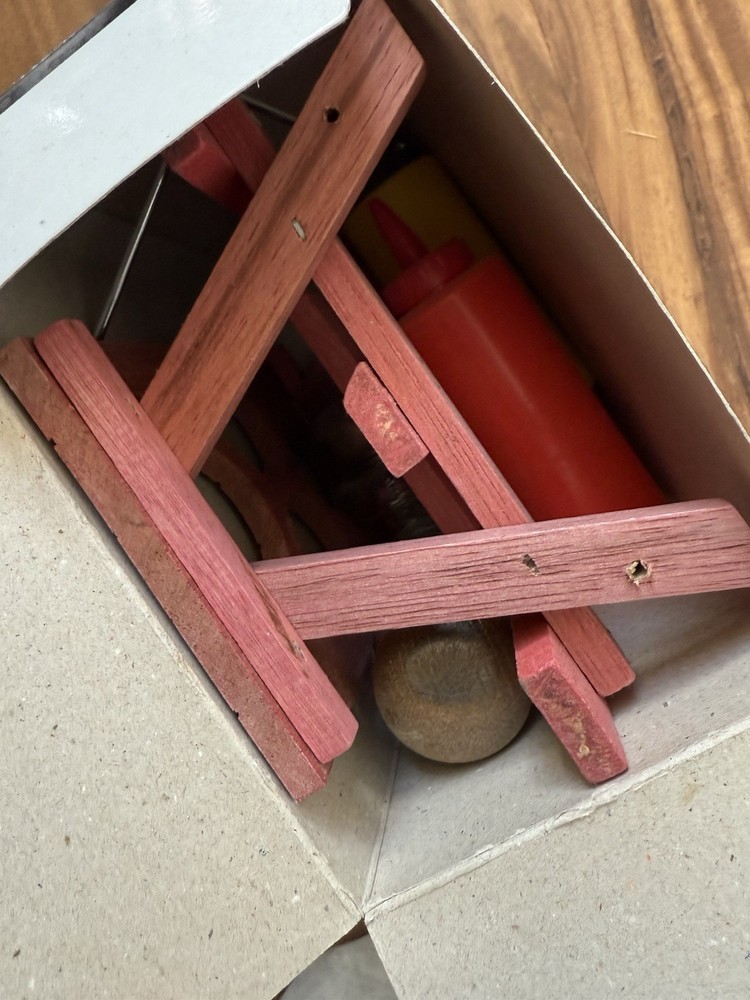 Picnic table condiment set