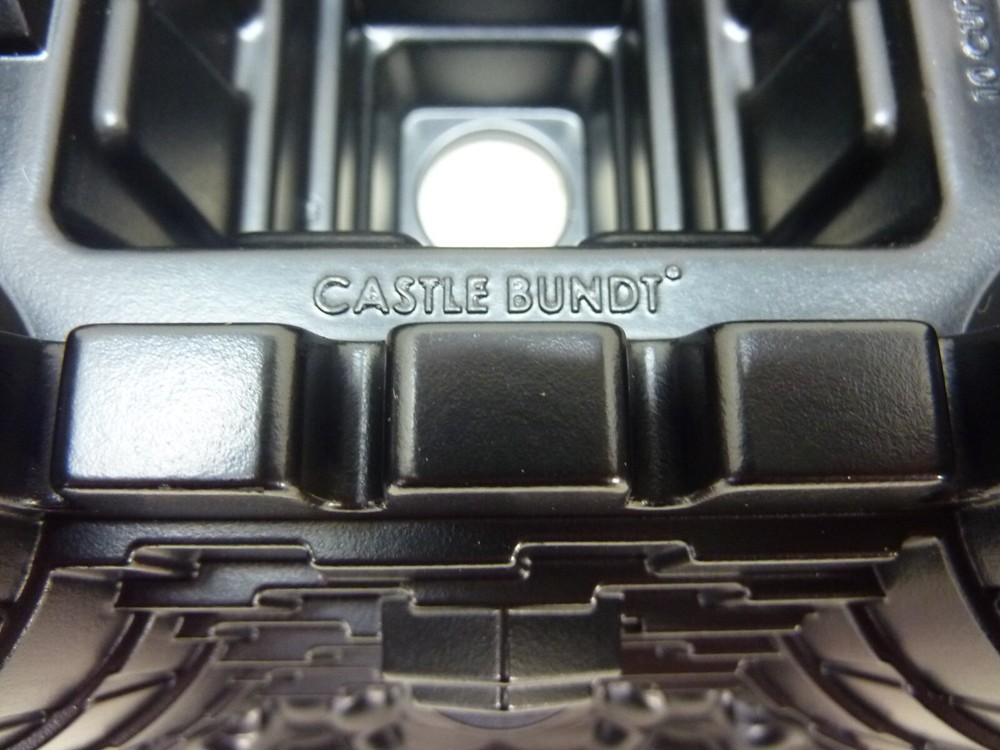 Nordic Ware Castle Bundt 10 Cup Cake Pan