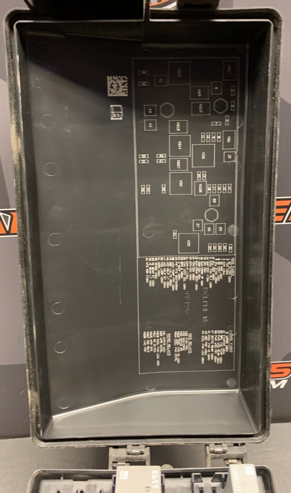 2012 CAMARO SS OEM ENGINE BAY FUSE BOX
