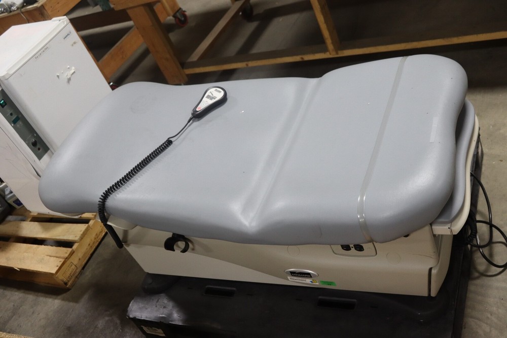 Midmark 625 Barrier Free Bariatric Exam Table / Footswitch & Hand Control