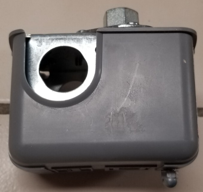 Pumptrol D Schneider B2334 Pressure Switch