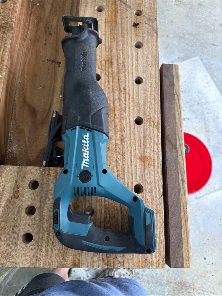 Makita XRJ04