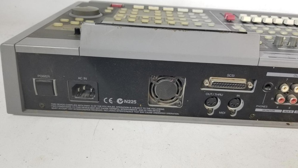 Roland VS-1680 24 Bit Digital Studio Workstation Multitrack Recorder