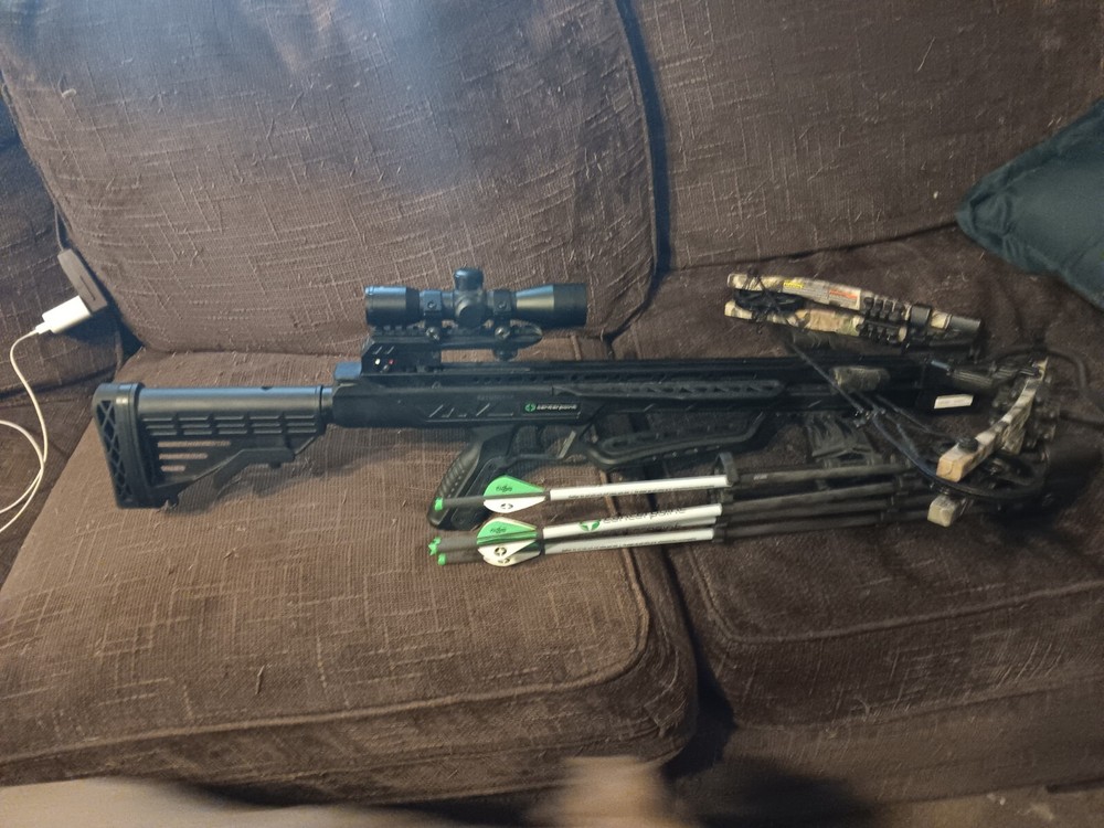 CenterPoint AXCD190FCK Dagger 390 Compound Crossbow