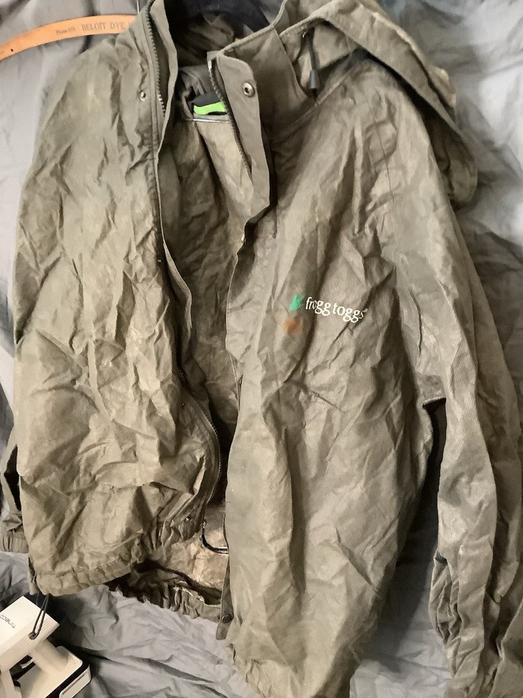 Frogg Toggs Rain Suit Size Medium and Extra Jacket Size Medium with Carry bag