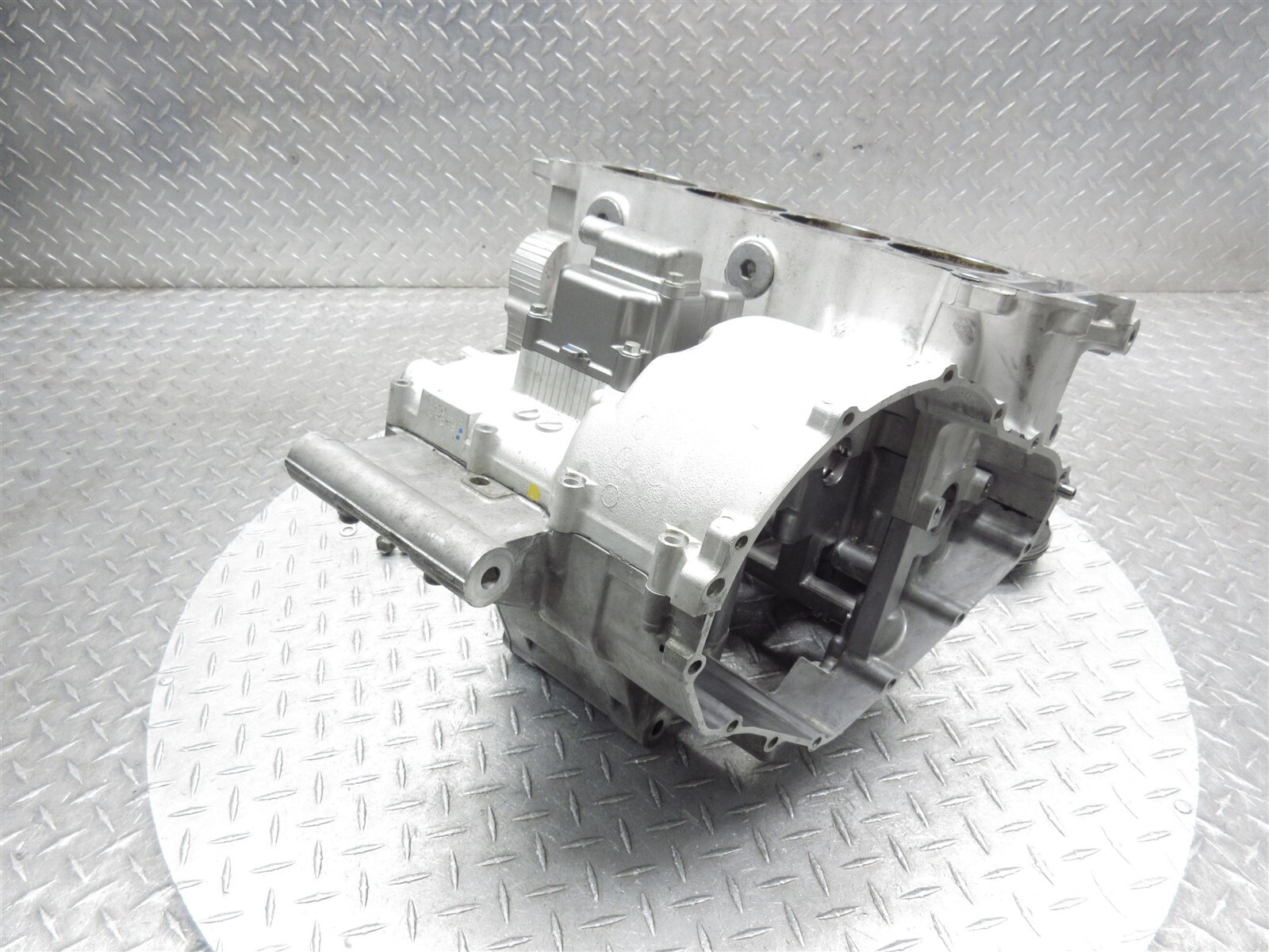 2015 11-20 Suzuki GSXR 750 GSXR750 Crankcase Case Engine Motor Block Piston Lot