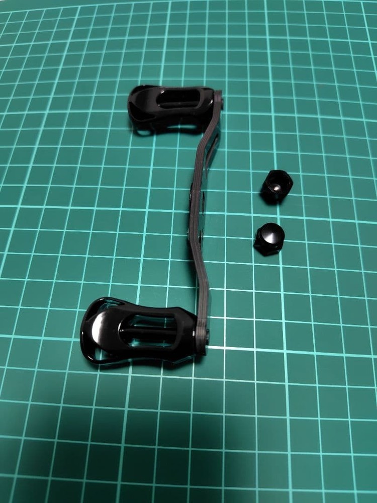 Bait reel handle left and right