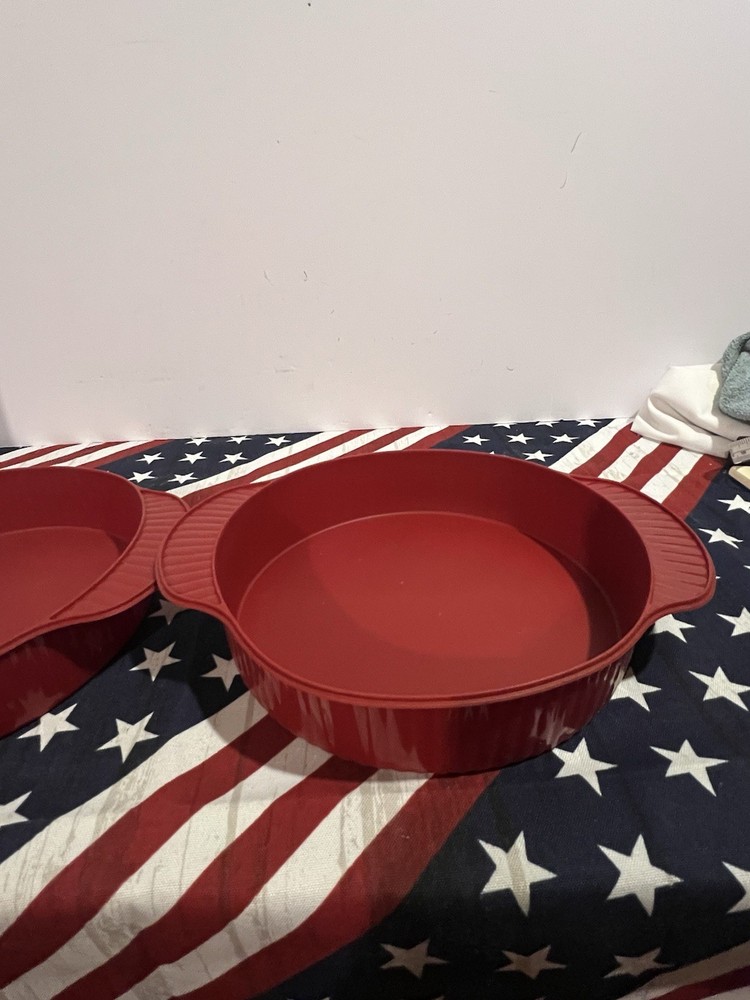 5 Piece Silicone Bakeware Set 2muffin ,2 Round Cake, 1 Rectangle Bread Pan.