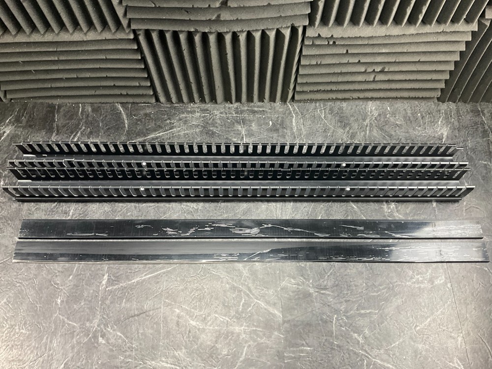 Tripp Lite SmartRack Vertical Cable Manager SRCABLEDUCTVRT ✨🔥✨NEW!✨🔥✨