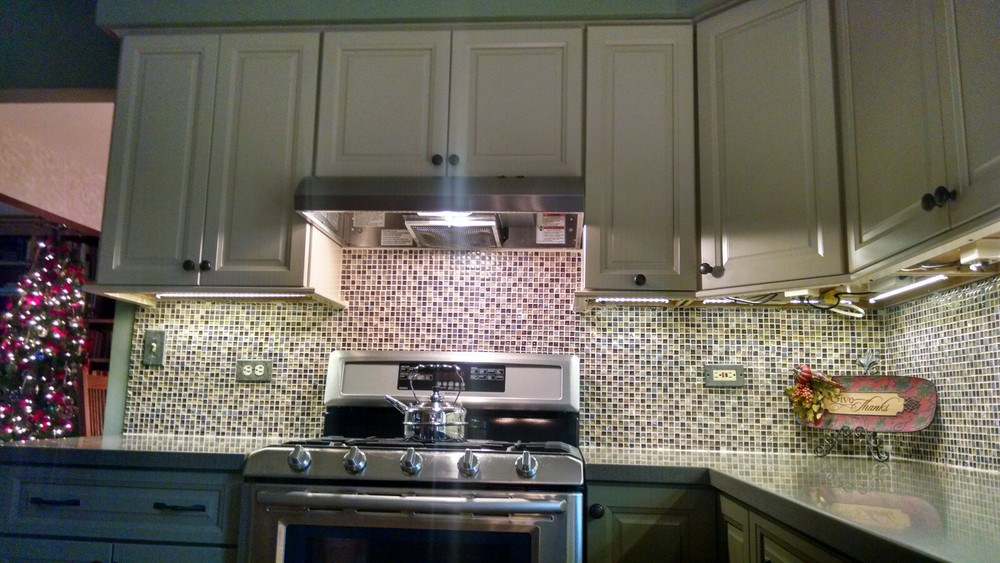 KitchenLEDs, easy Do It Yourself under cabinet lights
