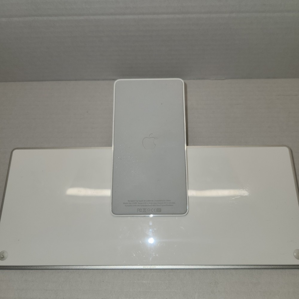 Apple iPad Keyboard Dock A1359 White C1