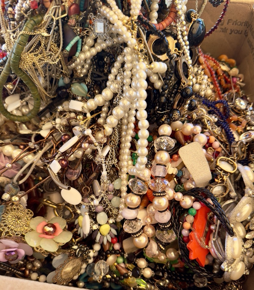 MIXED JEWELRY LOT CRAFT REPAIR, RESELL, REPURPOSE, VINTAGE TO NOW! 20 POUNDS