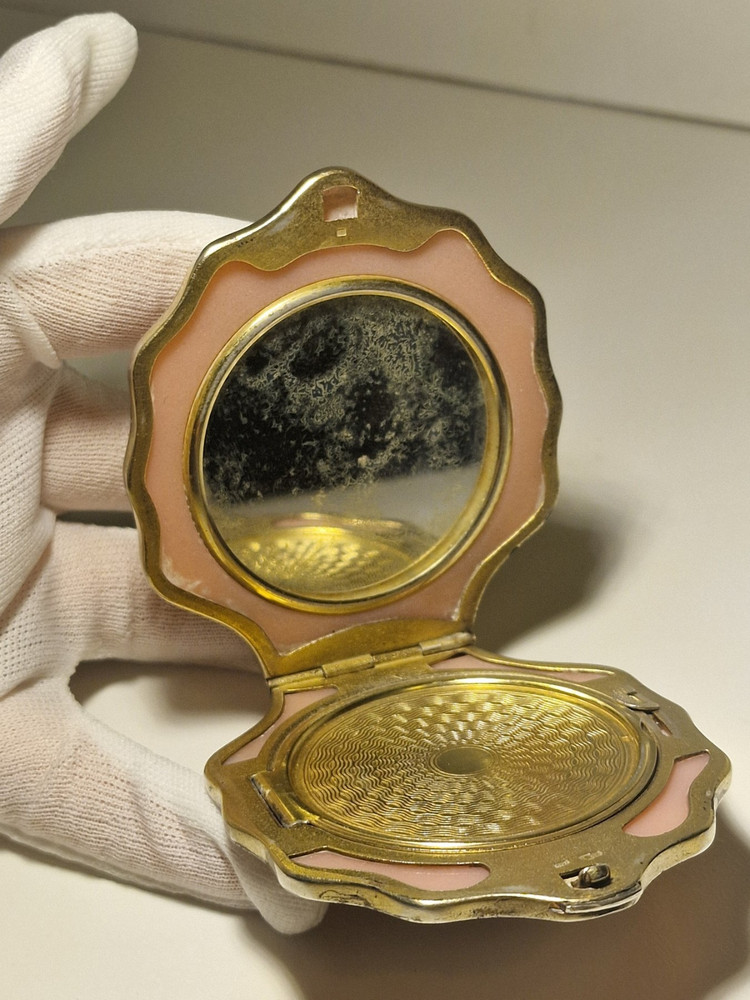 Russian powder box