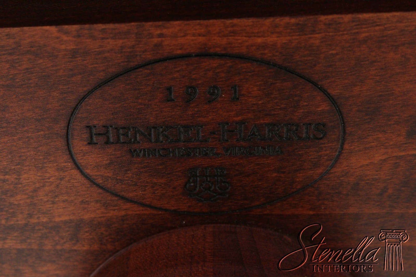 LF72273: HENKEL HARRIS Cherry Queen Anne Style Double Pedestal Dining Table