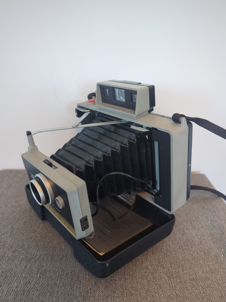 Polaroid Automatic 335 Land Camera Pristine Condition