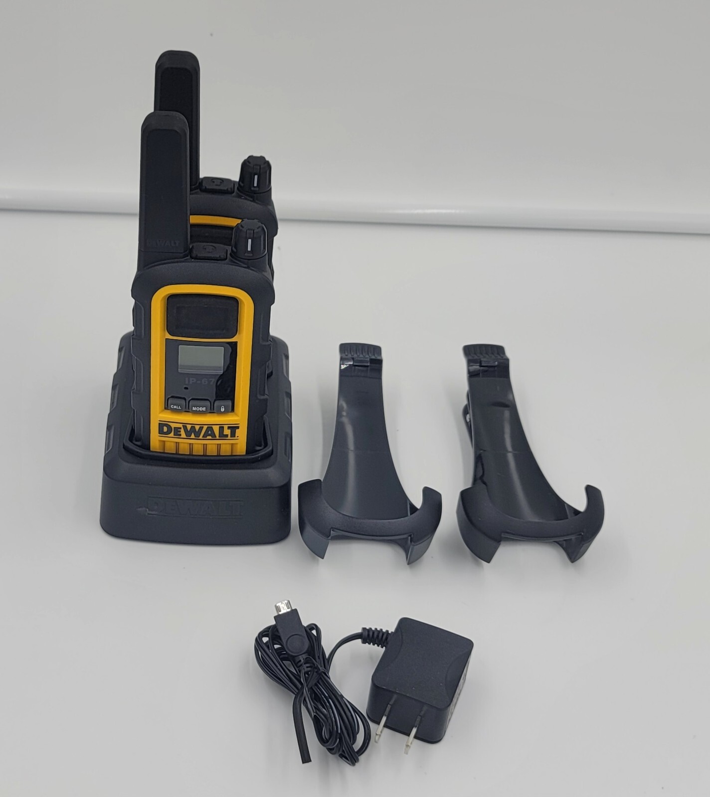 DeWalt DXFRS800 2 Watt Heavy Duty Walkie Talkies (2 Pack)