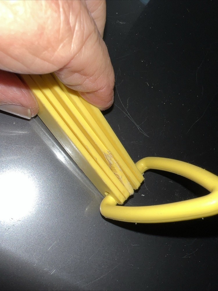 5 Pic Set Tupperware Measuring Spoons Yellow & D Ring
