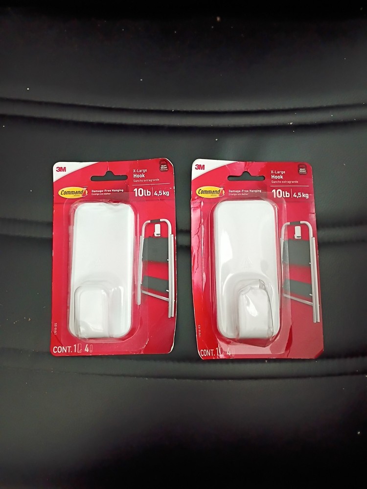 Command 10 lb XL Heavyweight Hook, 2 Wall Hooks and 8 Command Strips