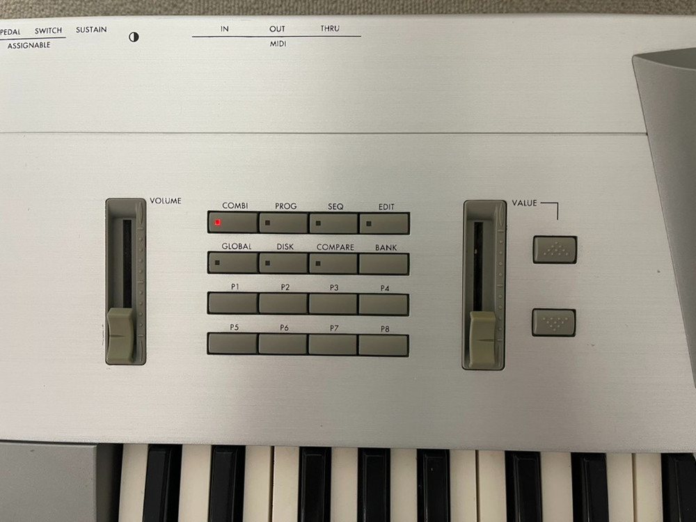 KORG TRINITY Plus Music Workstation Synthesizer 61-Key with Power Cable Tested