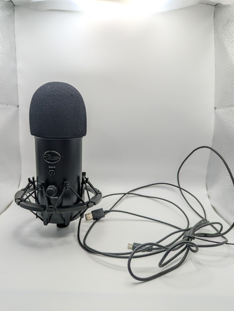 Blue Yeti Microphone and Logitech C922x Pro HD Webcam Bundle