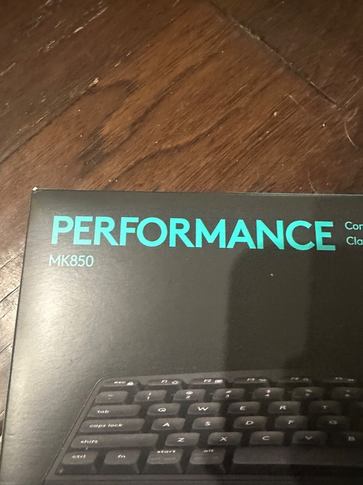 Logitech MK540 (920-008671) Wireless Keyboard and Mouse Combo