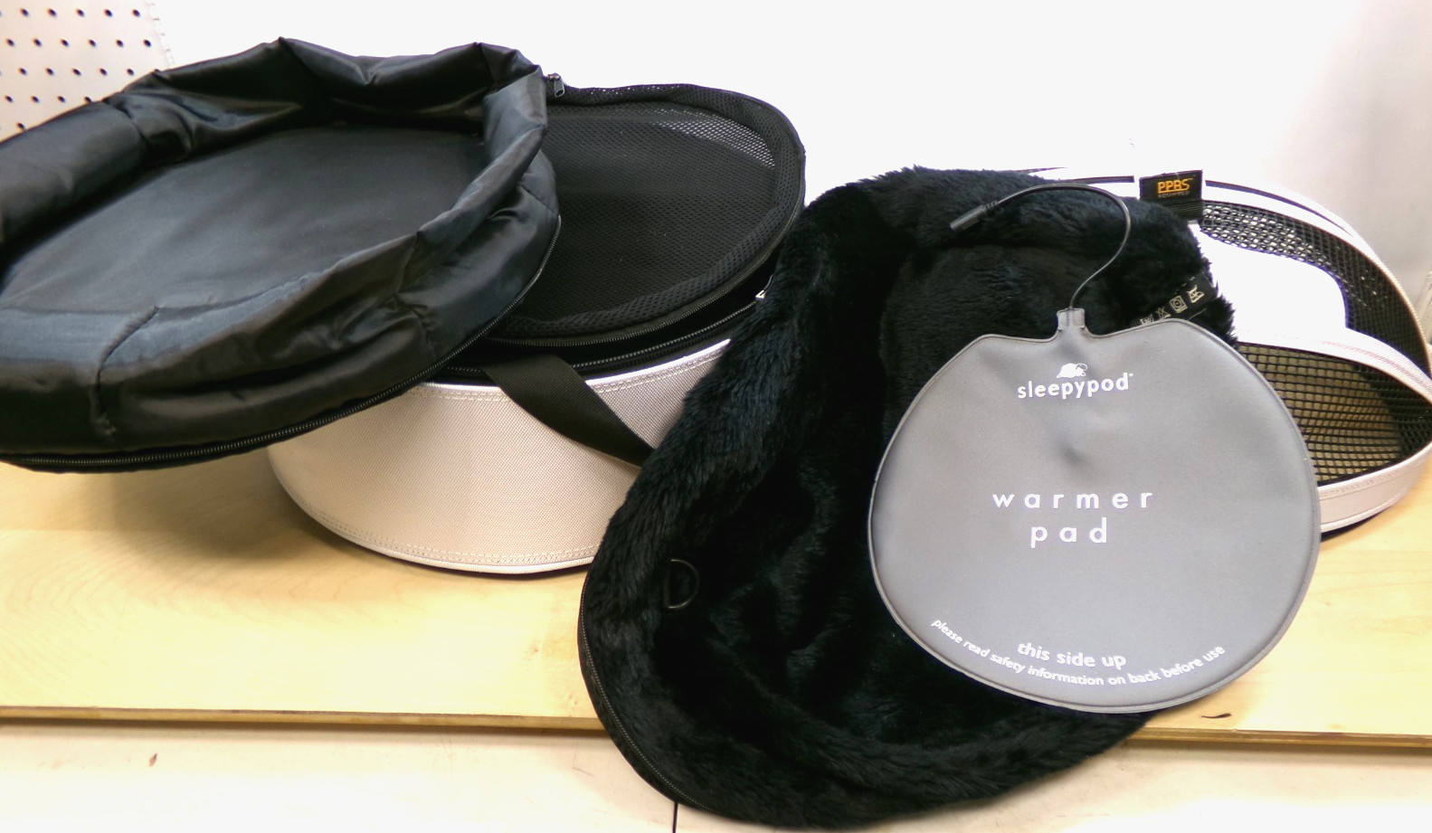 Sleepy Pod Mobile Pet Carrier Bed White Shoulder Strap Pets Up to 15 lb READ