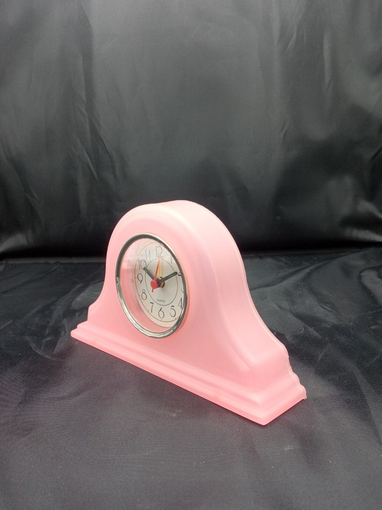 PINK STYLIST QUARTZ CLOCK