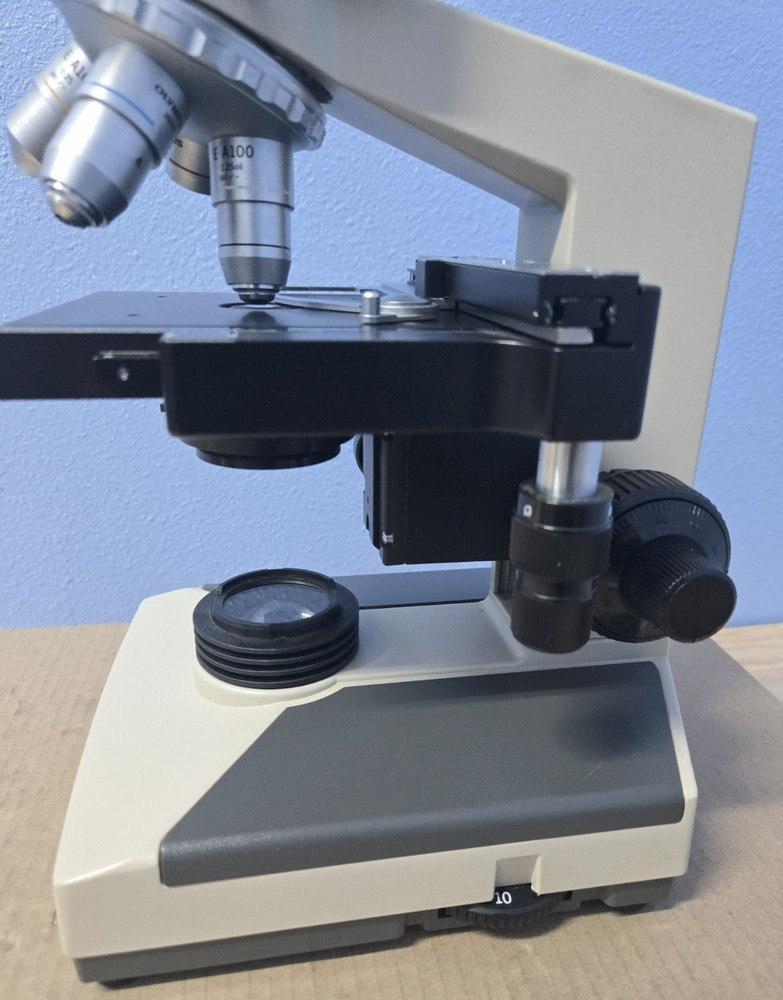 Olympus CH-2, CHT Microscope with objectives 4 X 10X 40X 100X (005)