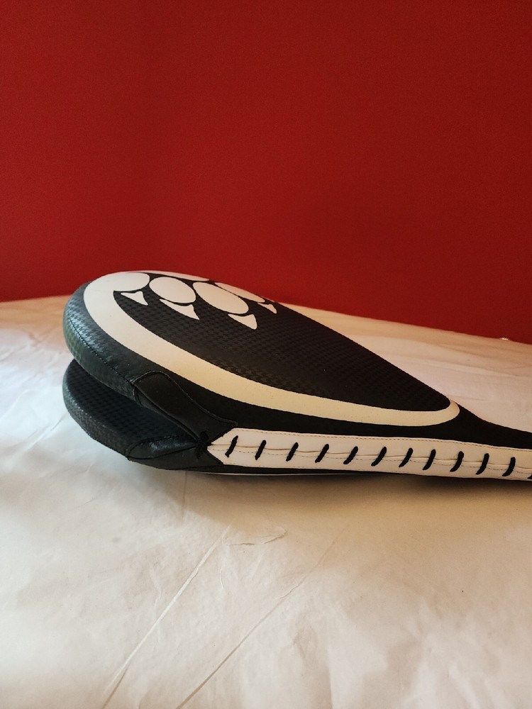 TIGER CLAW STRIKE PAD Clapper Target Karate MMA Training Kick Boxing EUC