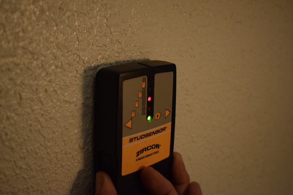 ZIRCON STUDSENSOR STUD DETECTOR FIND EDGE FINDER CARPENTRY ELECTRICAN HAND TOOL