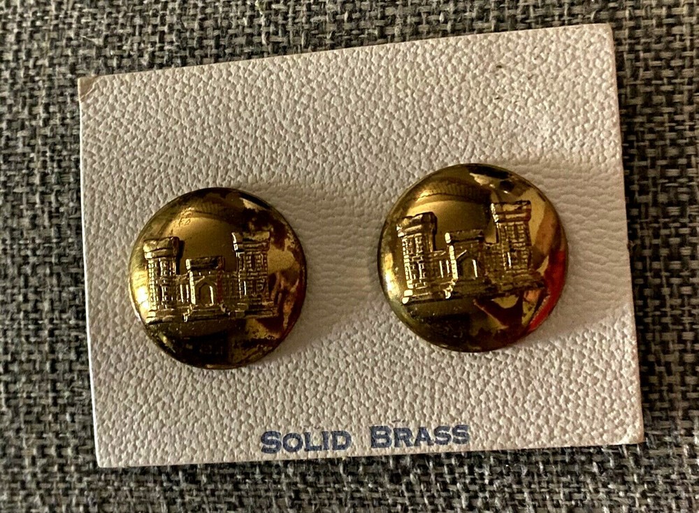ENGINEER SOLID BRASS ENLISTED COLLAR INSIGNIA-HALF-DOMED PAIR ON-CARD  KOREA WAR
