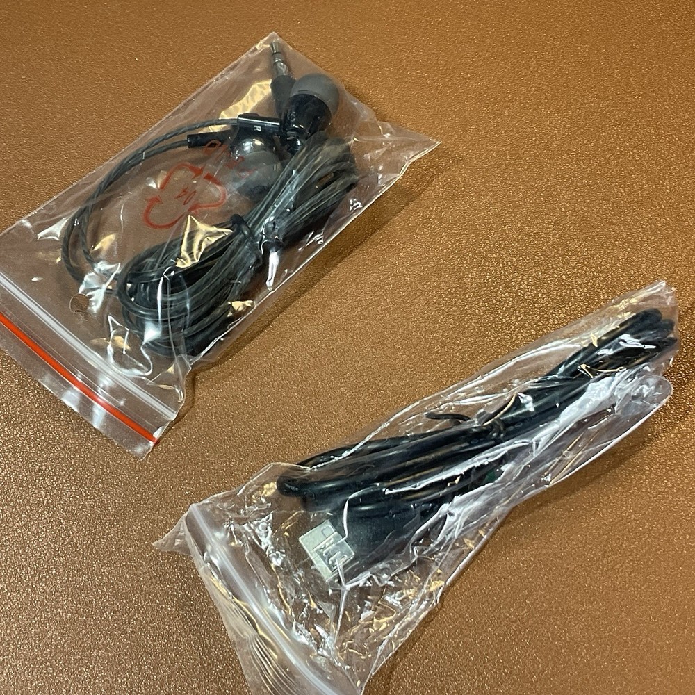 HOTT Portable CD Player, Personal Compact CD Player, Model CD-204