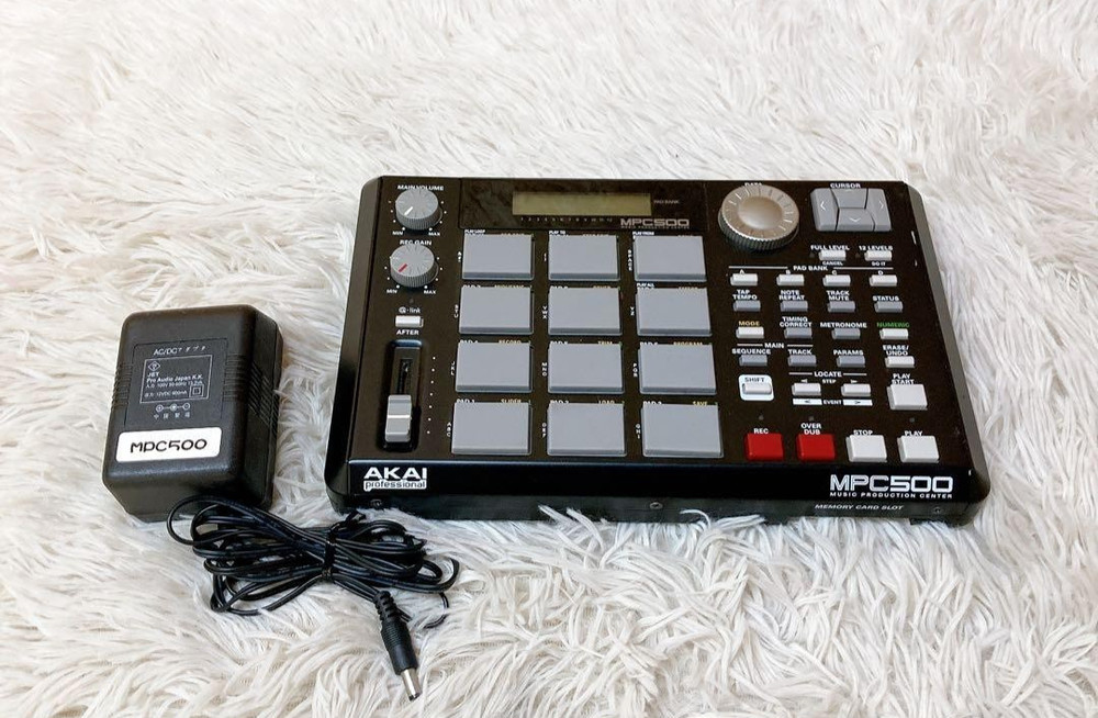 AKAI MPC500 Sampler Drum Machine Compact Portable Tested Working