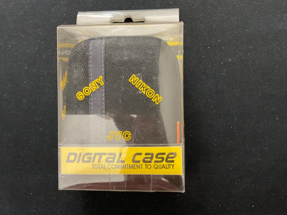 CAMERA CASE BOWER ITEM SCB7024B FOR A DIGITAL CAMERA