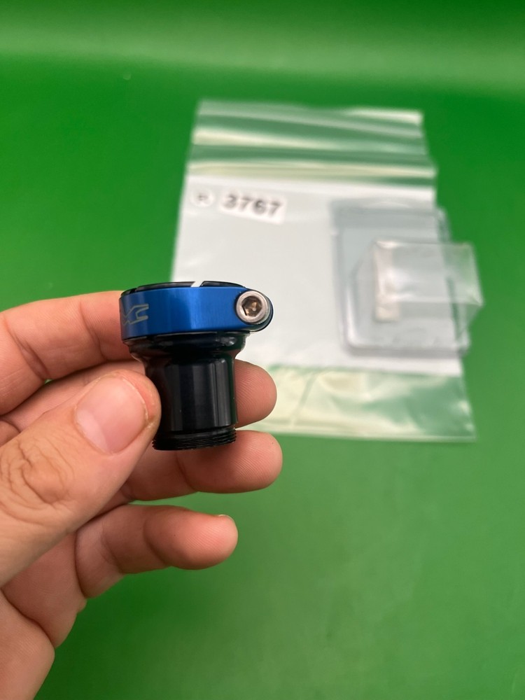 CCM Feedneck Angel Thread