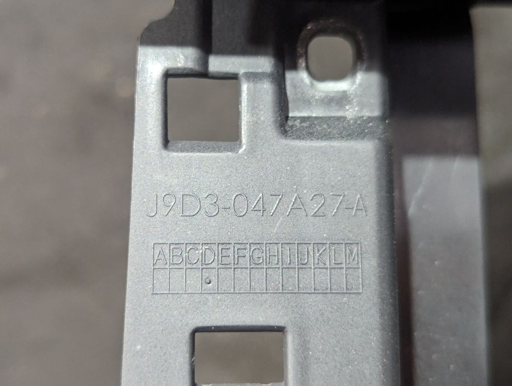 JAGUAR I-PACE X590 CENTRE CONSOLE BRACKET