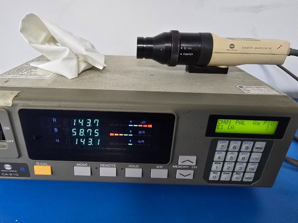CA-210 KONICA MINOLTA Display Color Analyzer with probe