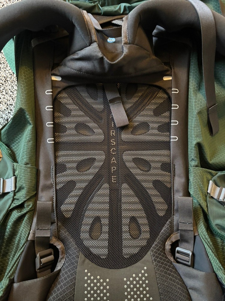 Used Osprey Aether Plus 85 Small/Medium Mountaineering Backpack Green