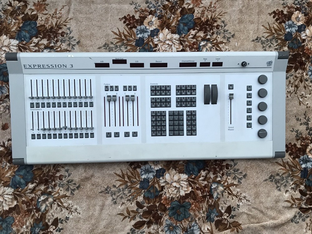 ETC Pro Expression 3 lightning Console, Model#4131A1004 / Read Description