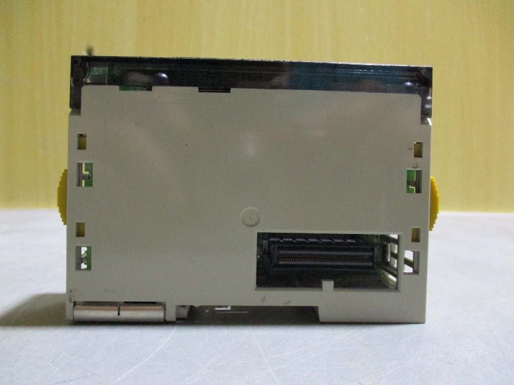 OMRON CJ1W-MD261 Input Output I/O Unit PLC USED