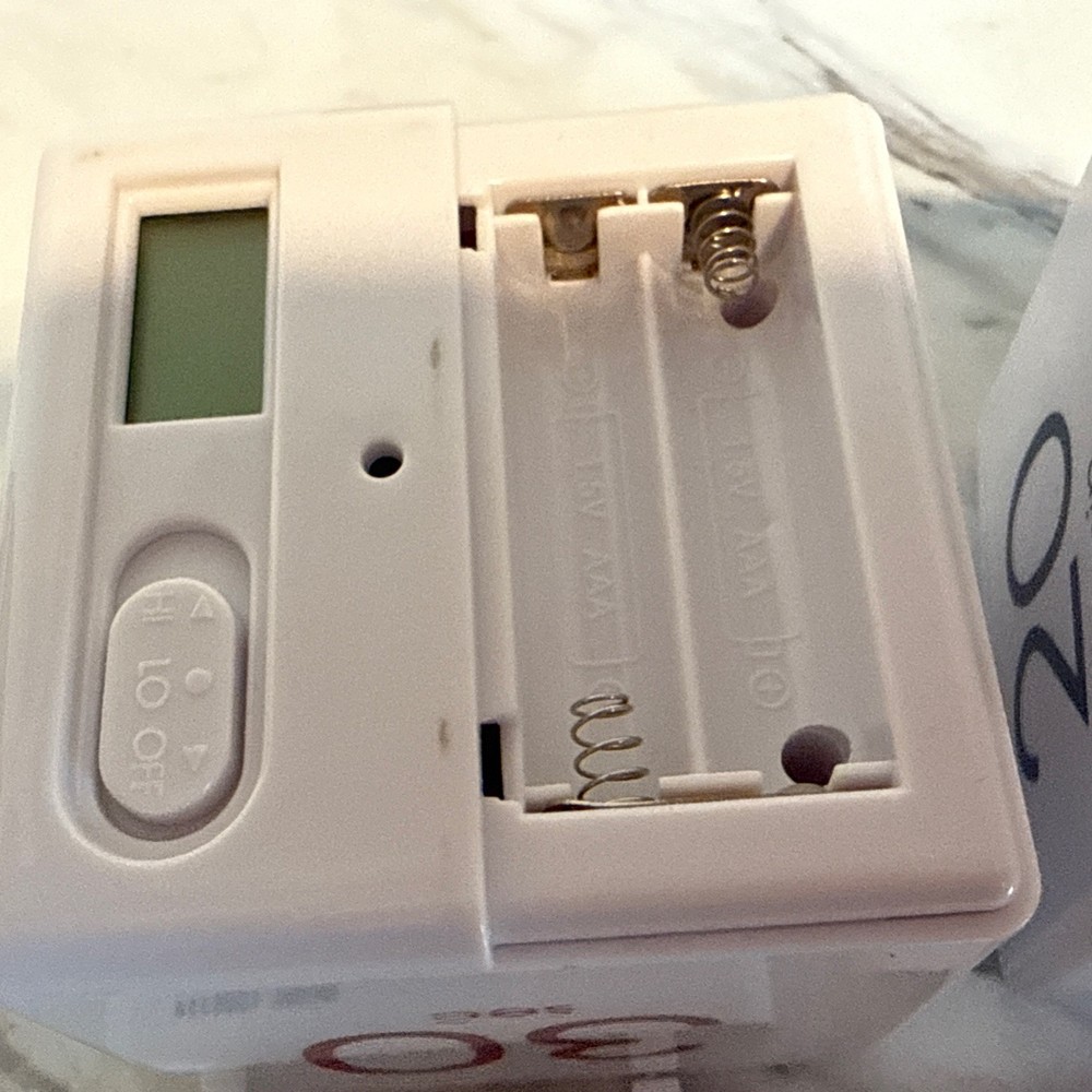 Sharper Image Digital Timer Two Piece Timer Cubes Flip to Desired Time 2 Cubes