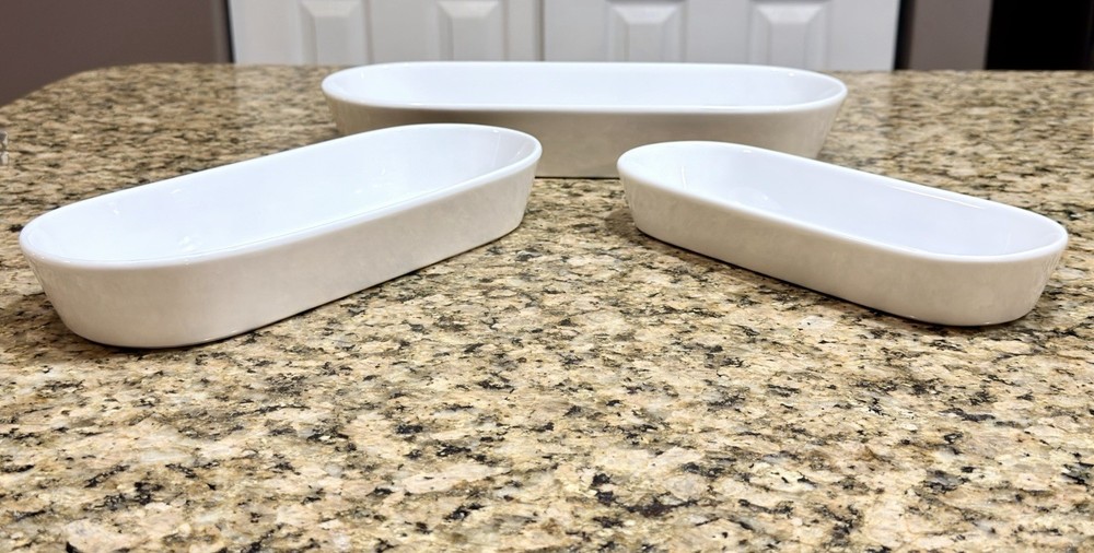 Crate & Barrel 3pc White Oval Bakeware /Serving Bowls Stackable. 13.5” 12” 9.75”