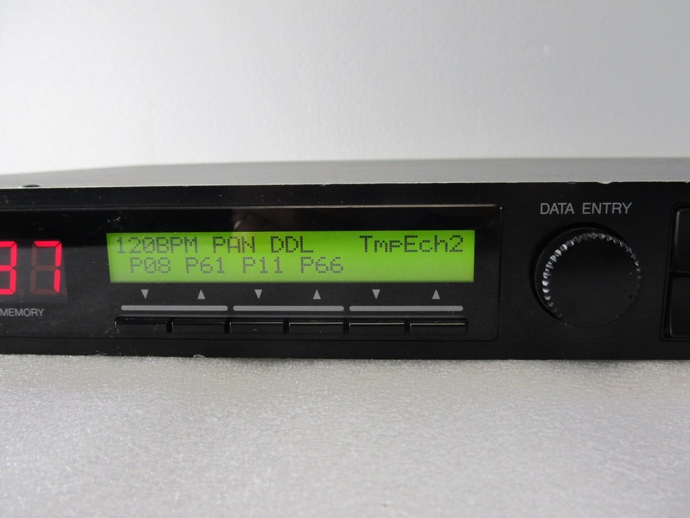 Yamaha SPX990 Professional Multi-Effect Processor Rack Mountable