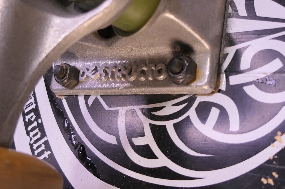 DARKSTAR ARMOR LIGHT WHITE & BLACK SKATEBOARD